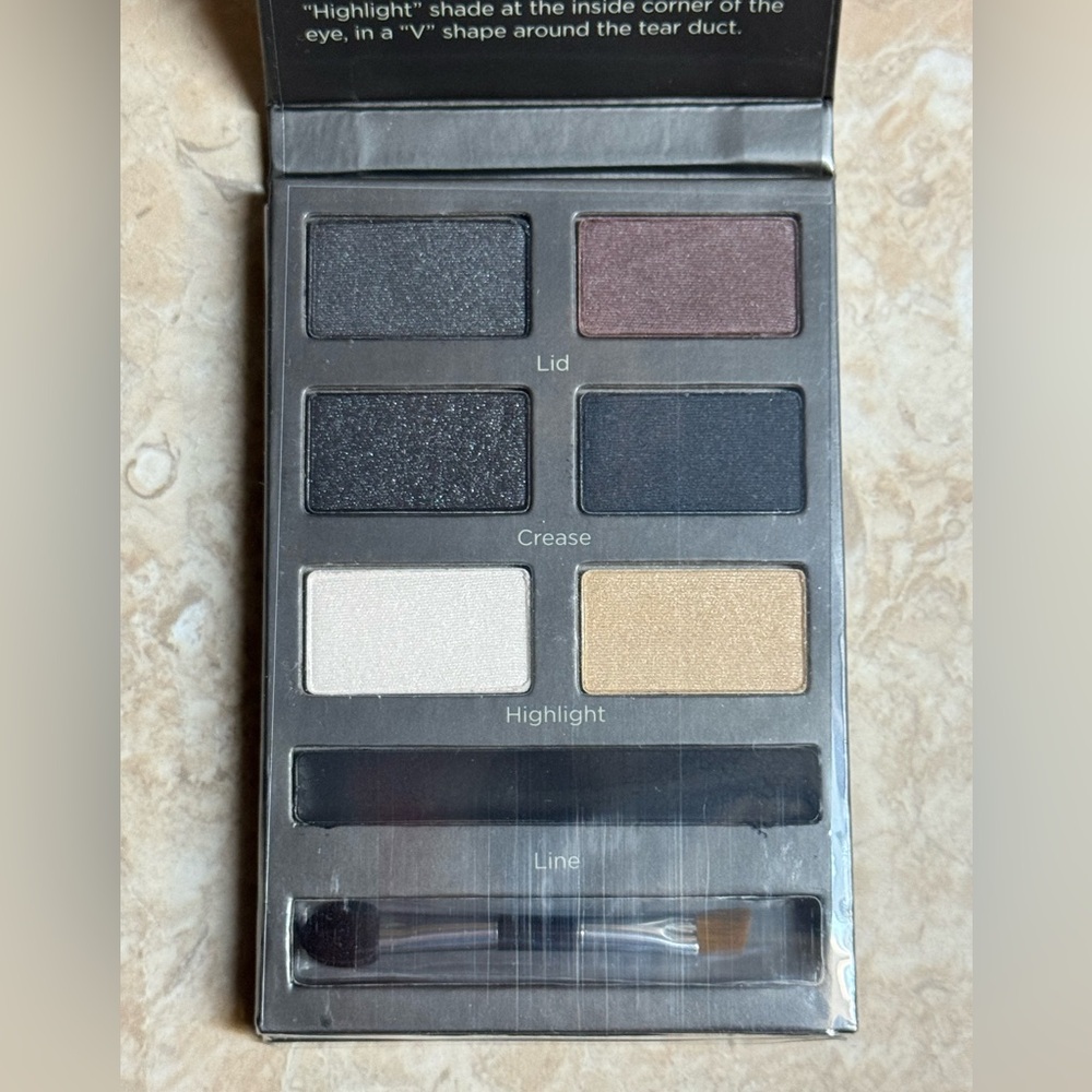 Victoria’s Secret Smoky Eyes Shimmer Eyeshadow Eyeliner Palette New